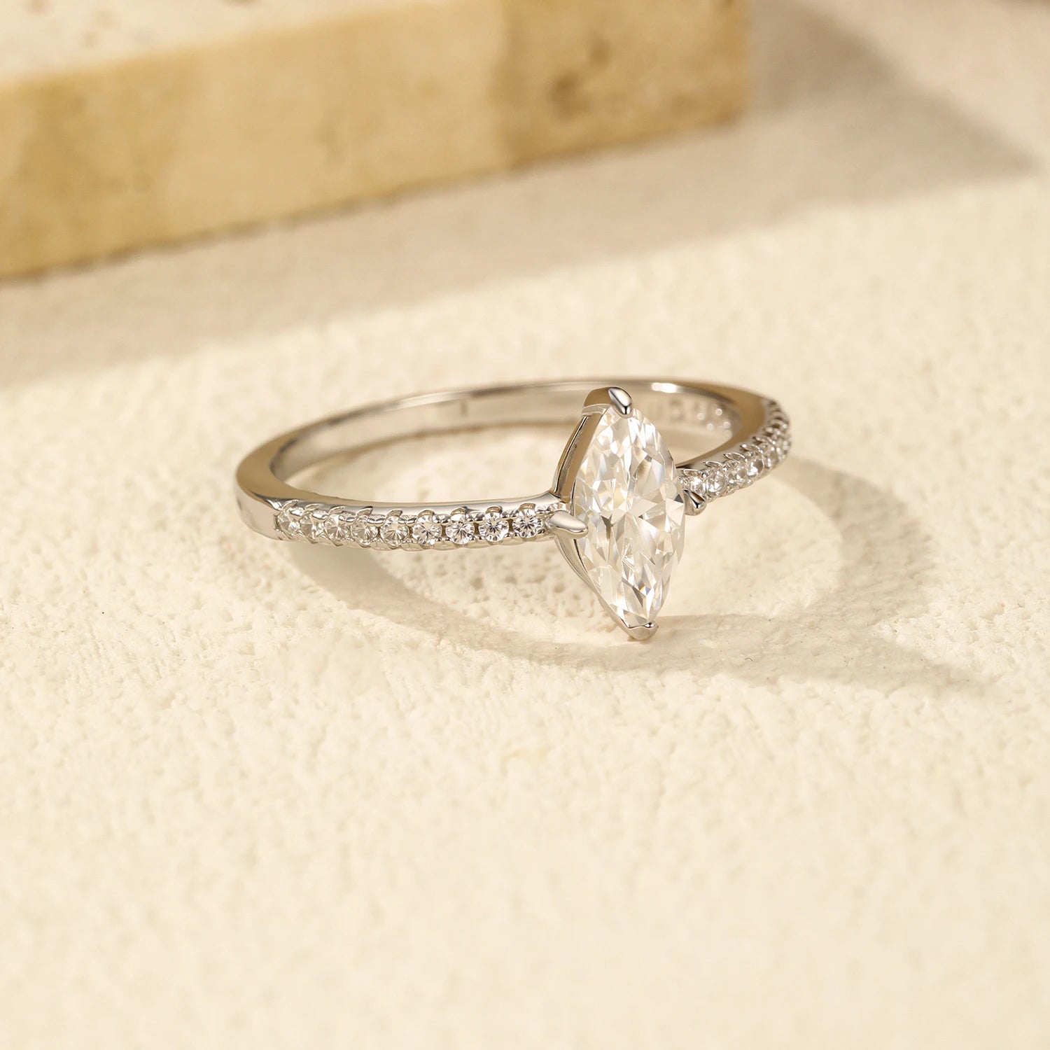 ANILLO VEGA — Moissanite Rombo 0.5CT