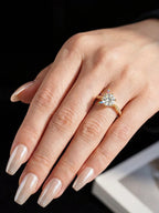 ANILLO CLÁSICO DORADO — Moissanite 1CT
